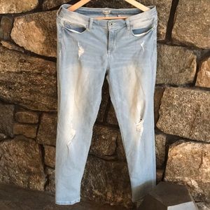 Light wash boyfriend jeans